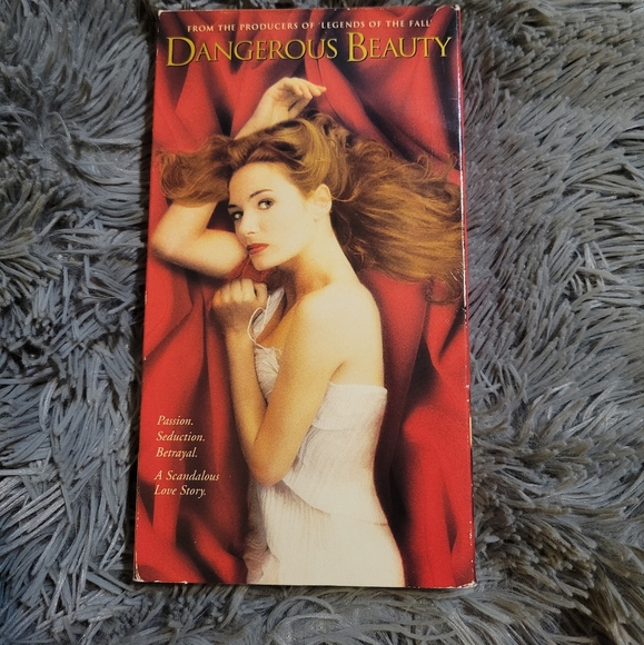 Dangerous Beauty VHS Movie (1997) - Picture 2 of 8